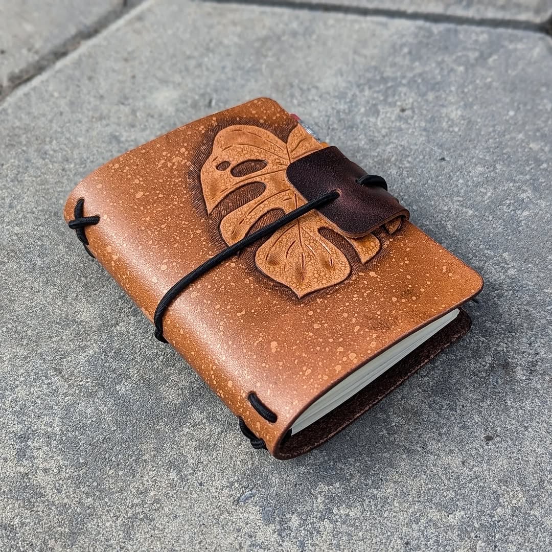 A7 Traveller's Refillable Notebook | Tooled Natural Monstera Leaf