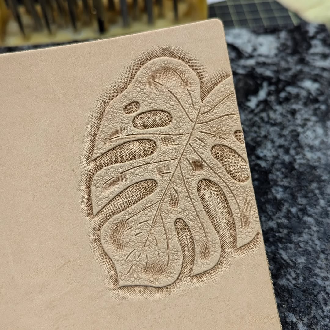 PASSPORT Traveller's Refillable Notebook | Tooled Natural Monstera Leaf