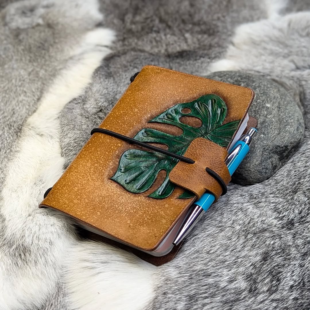 PASSPORT Traveller's Refillable Notebook | Tooled Painted Monstera Leaf