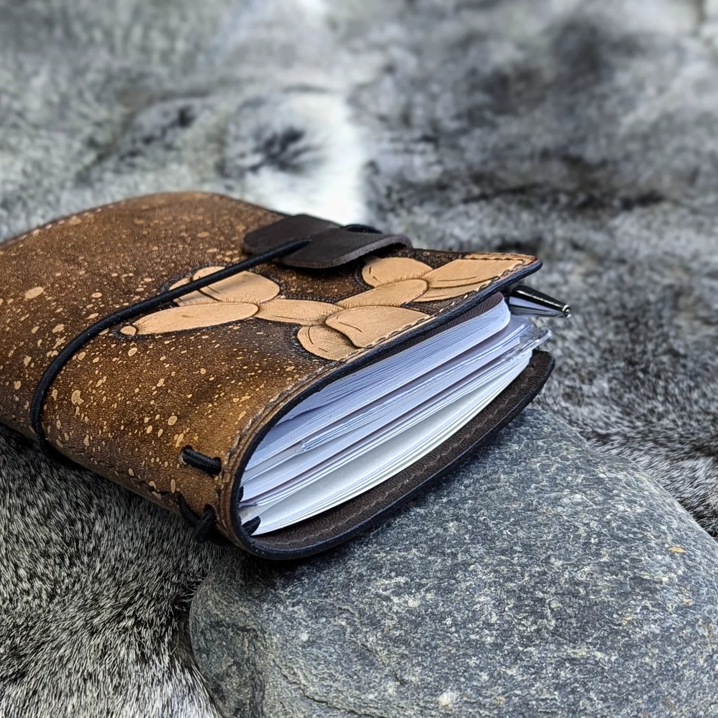PASSPORT Traveller's Refillable Notebook | Tooled Balloon Dog