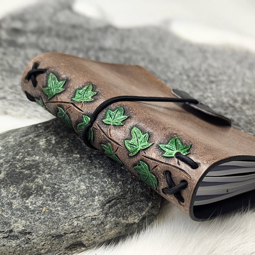 PASSPORT Traveller's Refillable Notebook | Tooled Ivy Vine