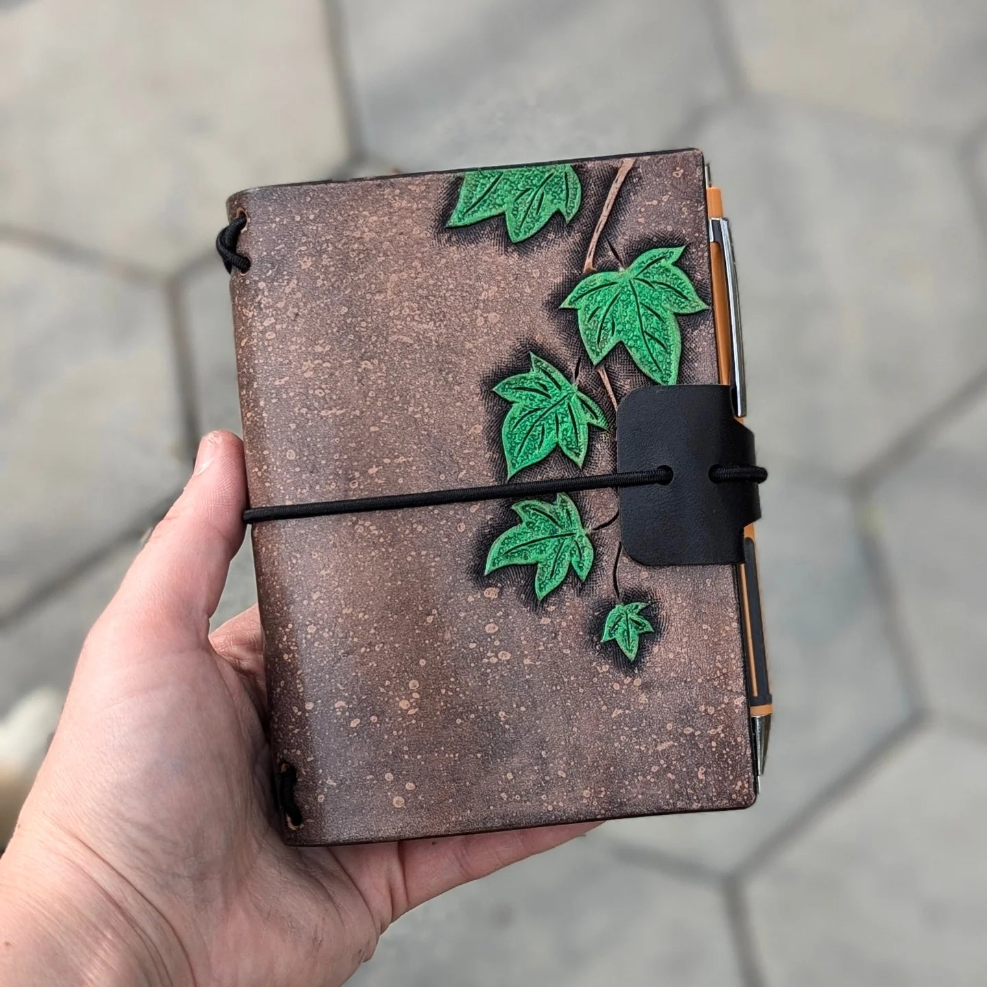 PASSPORT Traveller's Refillable Notebook | Tooled Ivy Vine, Emerald