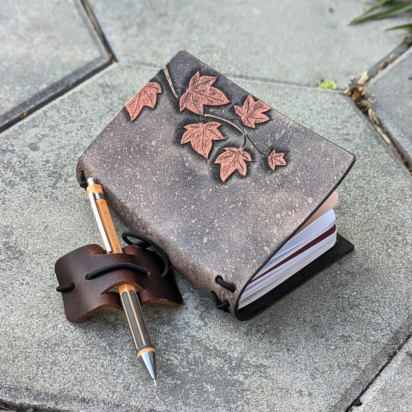 PASSPORT Traveller's Refillable Notebook | Tooled Ivy Vine, Copper