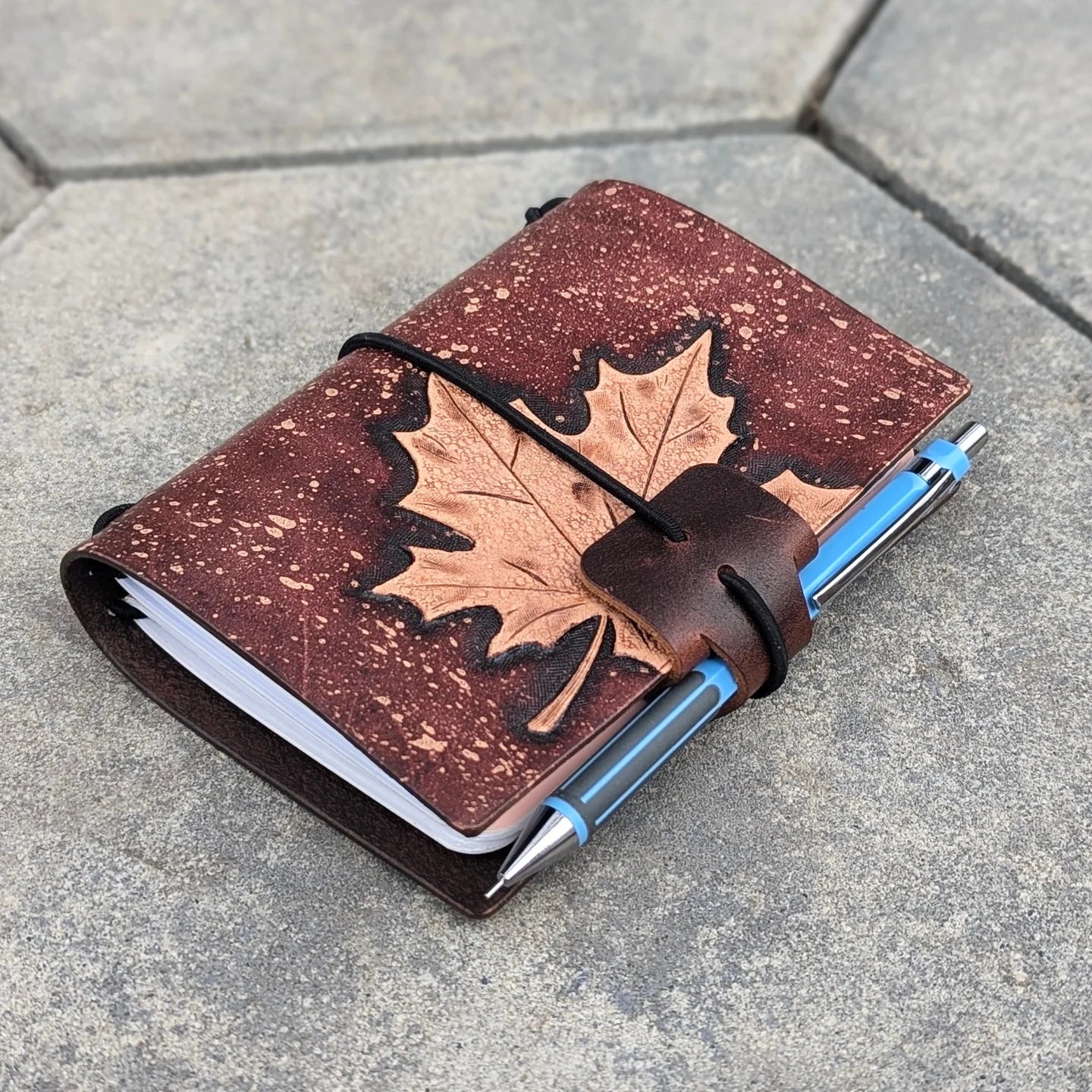 PASSPORT Traveller's Refillable Notebook | Tooled Natural Maple Leaf