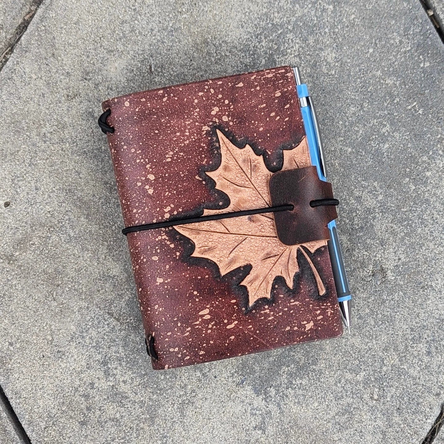 PASSPORT Traveller's Refillable Notebook | Tooled Natural Maple Leaf