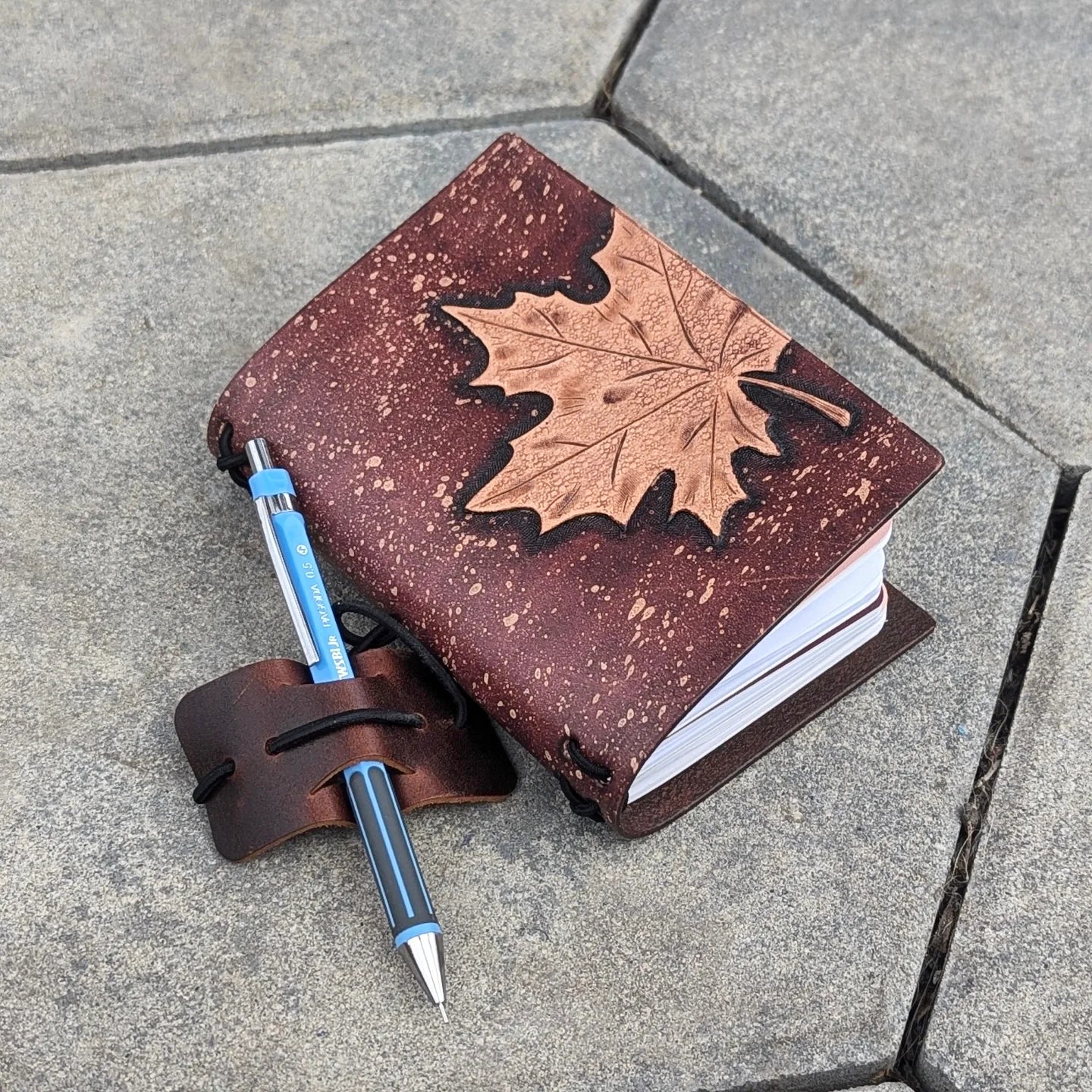 PASSPORT Traveller's Refillable Notebook | Tooled Natural Maple Leaf