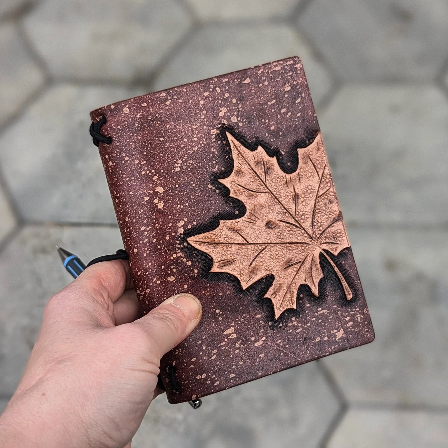 PASSPORT Traveller's Refillable Notebook | Tooled Natural Maple Leaf