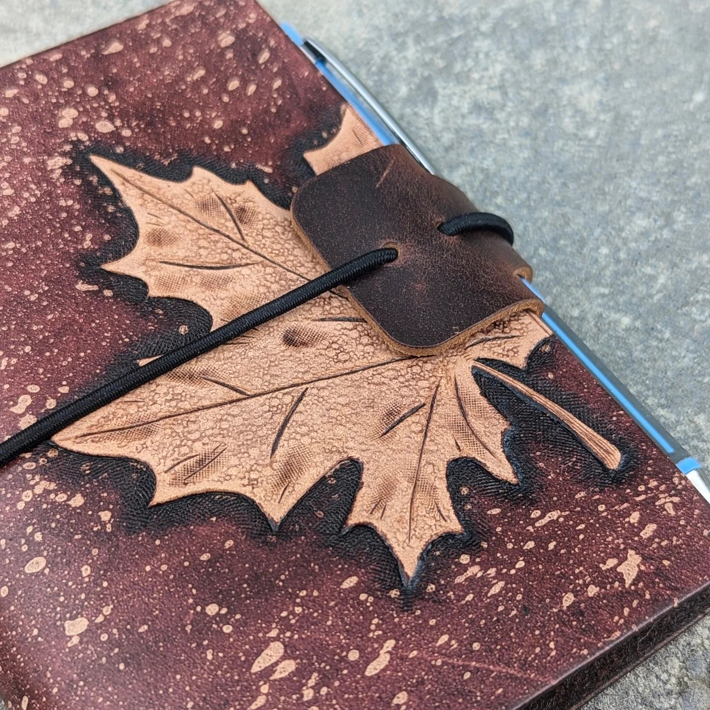 PASSPORT Traveller's Refillable Notebook | Tooled Natural Maple Leaf