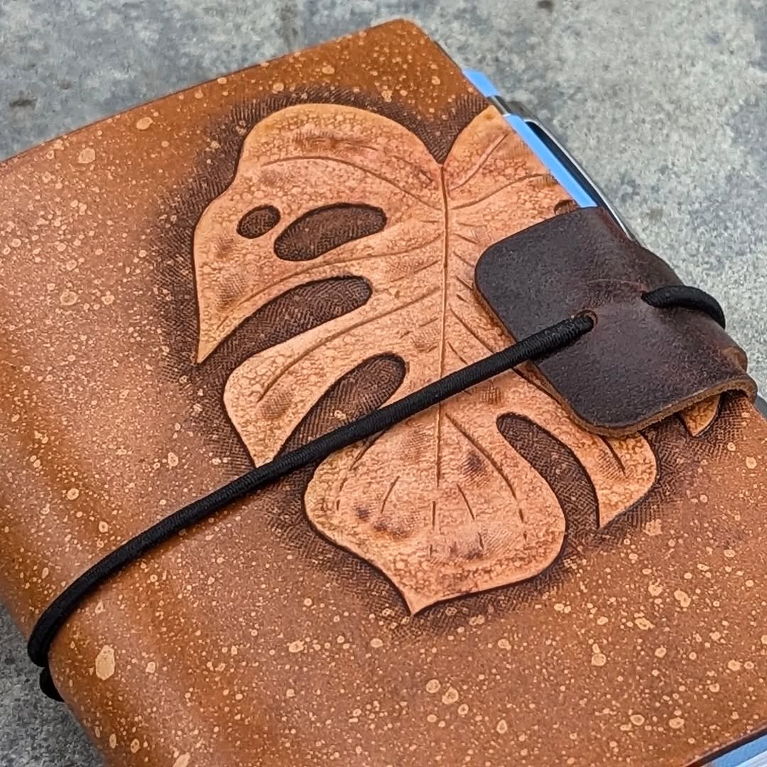 PASSPORT Traveller's Refillable Notebook | Tooled Natural Monstera Leaf