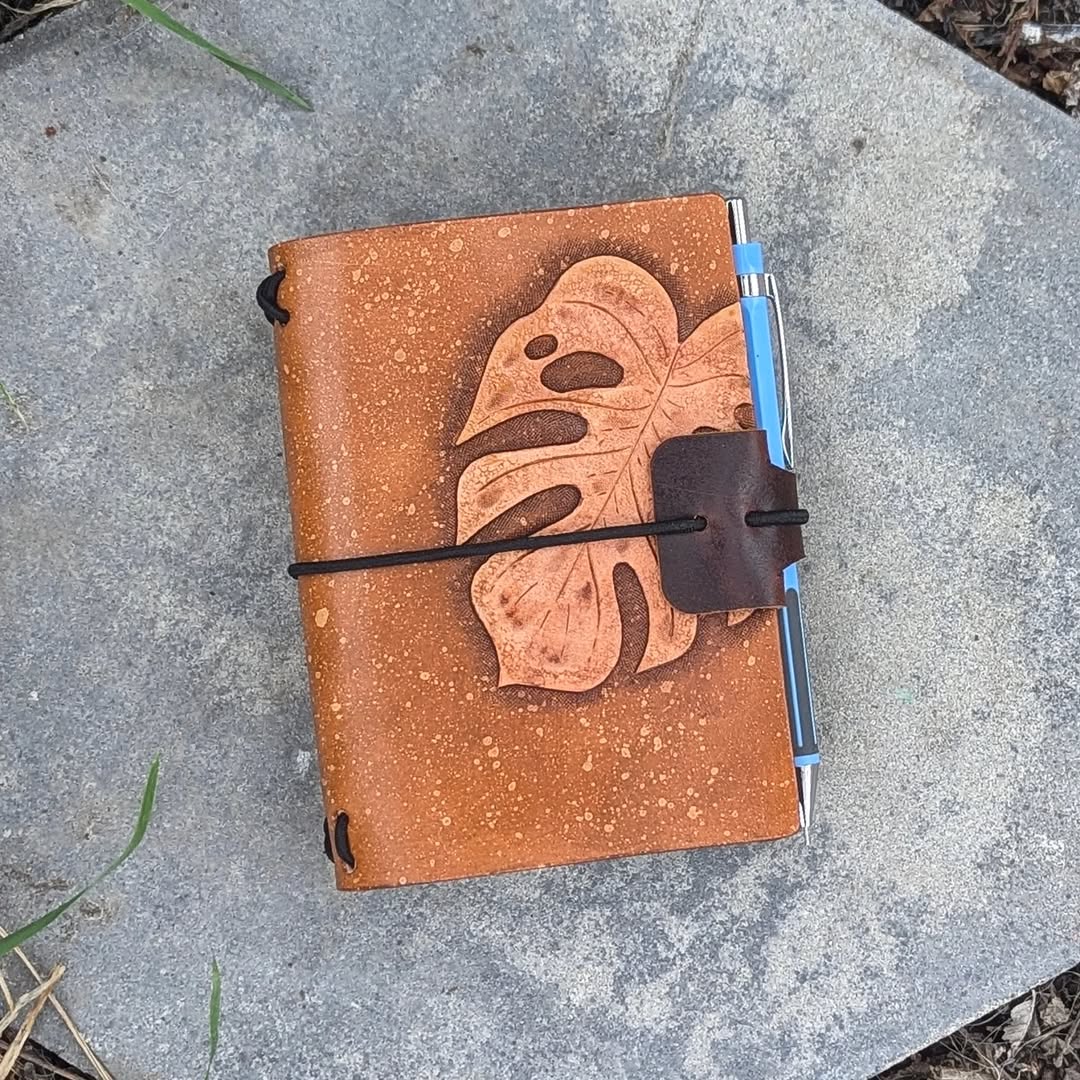 PASSPORT Traveller's Refillable Notebook | Tooled Natural Monstera Leaf