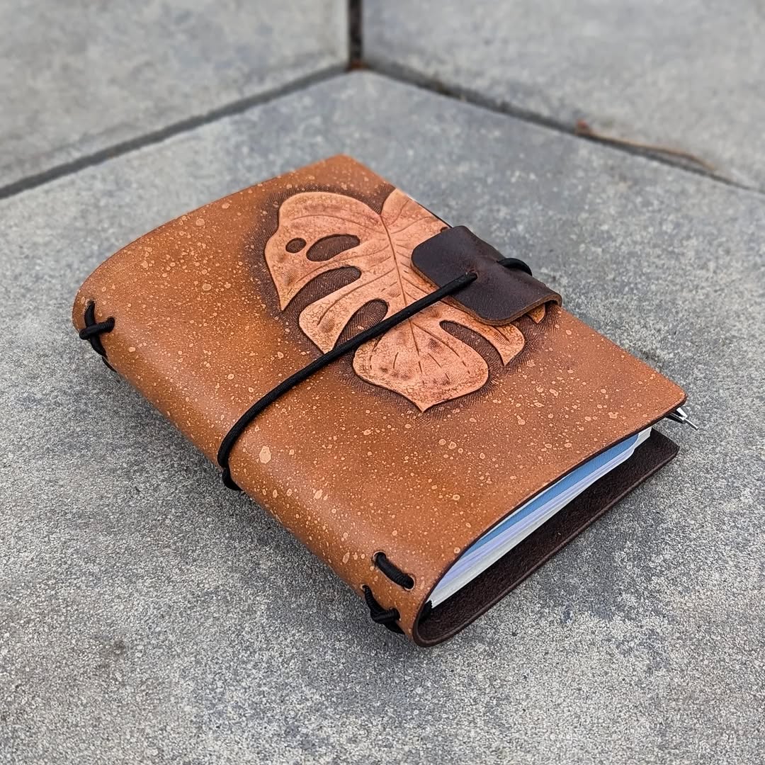 PASSPORT Traveller's Refillable Notebook | Tooled Natural Monstera Leaf