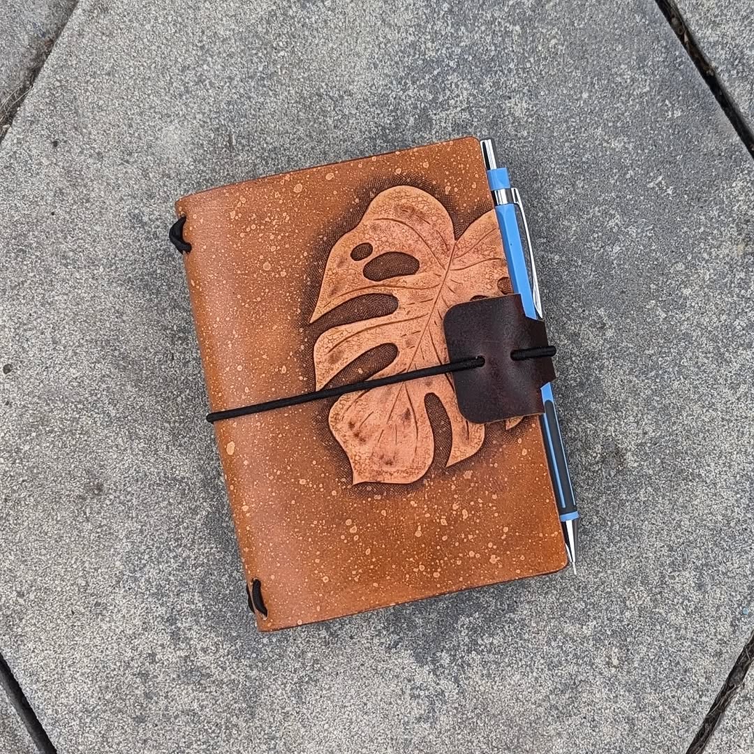 PASSPORT Traveller's Refillable Notebook | Tooled Natural Monstera Leaf