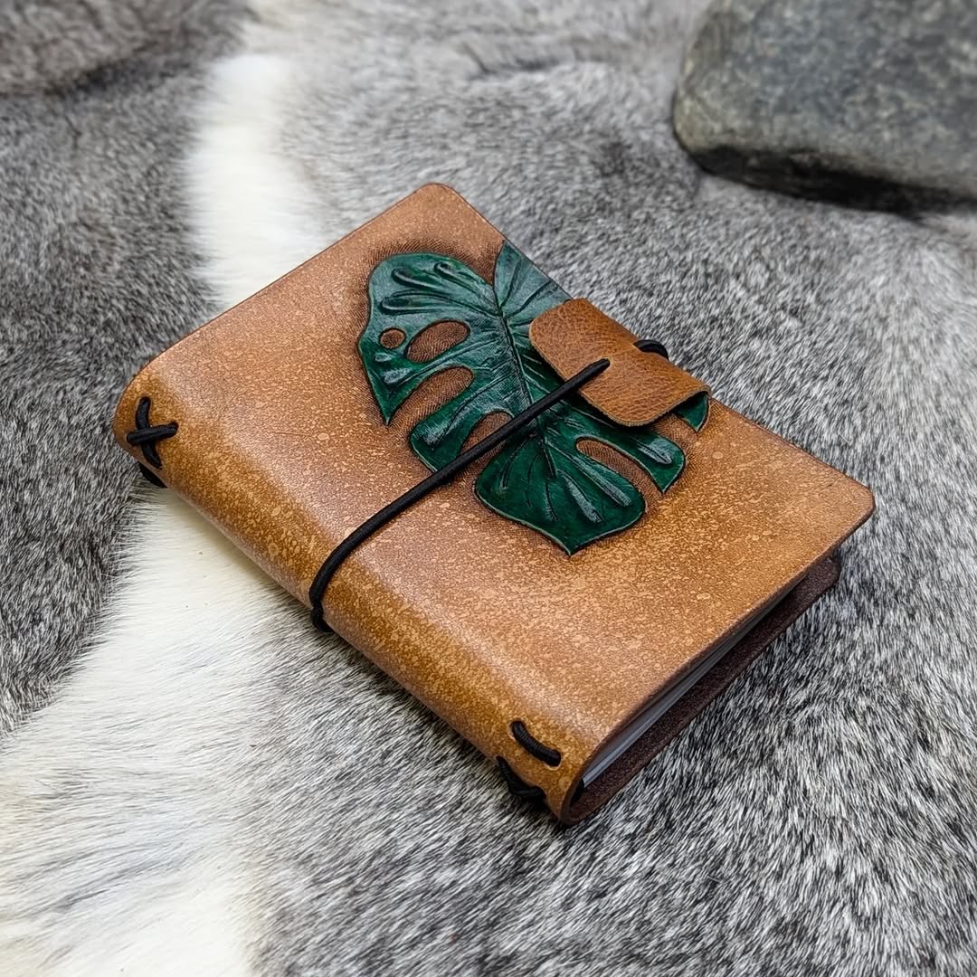 PASSPORT Traveller's Refillable Notebook | Tooled Painted Monstera Leaf