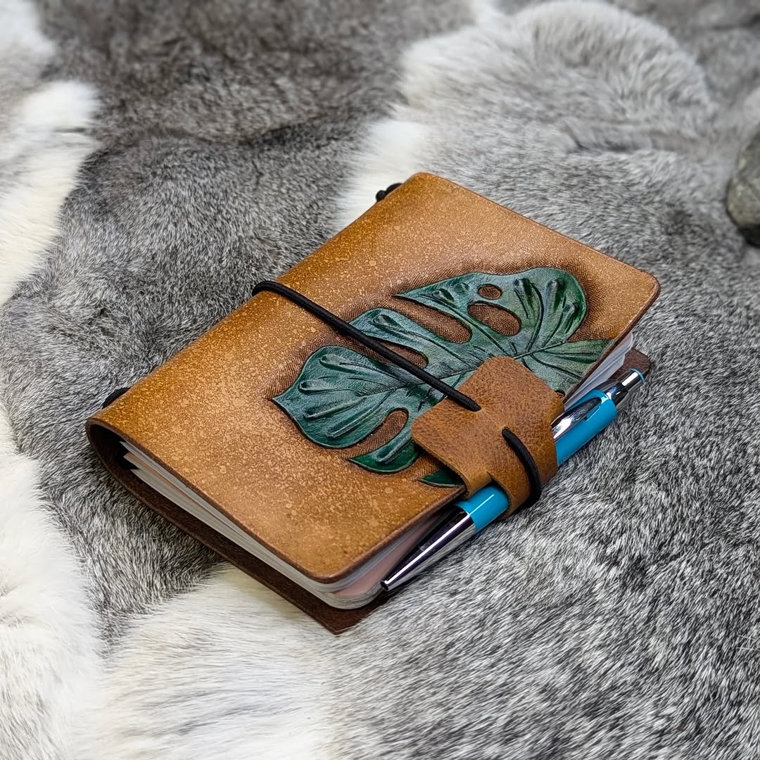 PASSPORT Traveller's Refillable Notebook | Tooled Painted Monstera Leaf