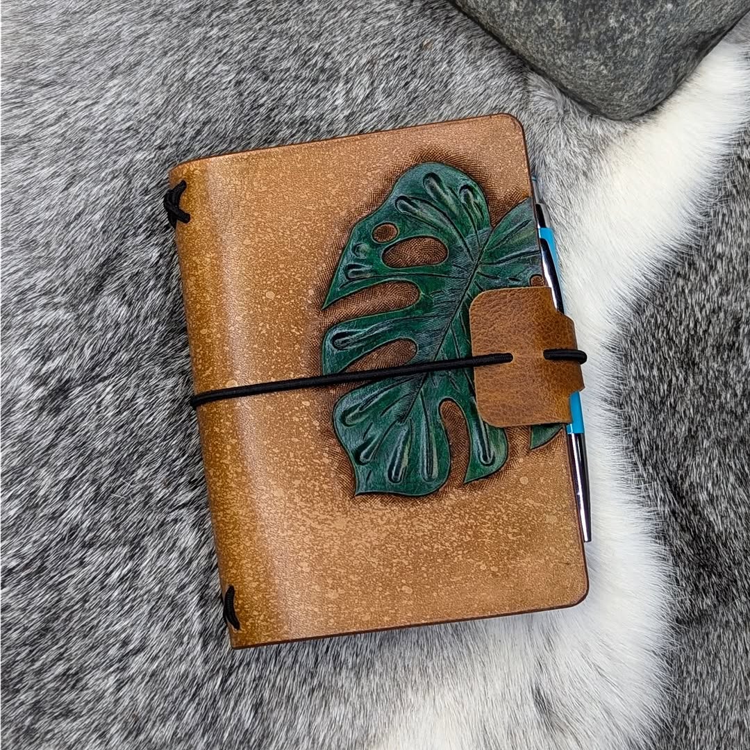 PASSPORT Traveller's Refillable Notebook | Tooled Painted Monstera Leaf