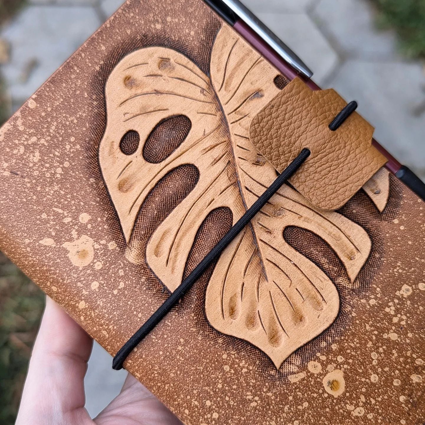 POCKET Traveller's Refillable Notebook | Tooled Natural Monstera Leaf