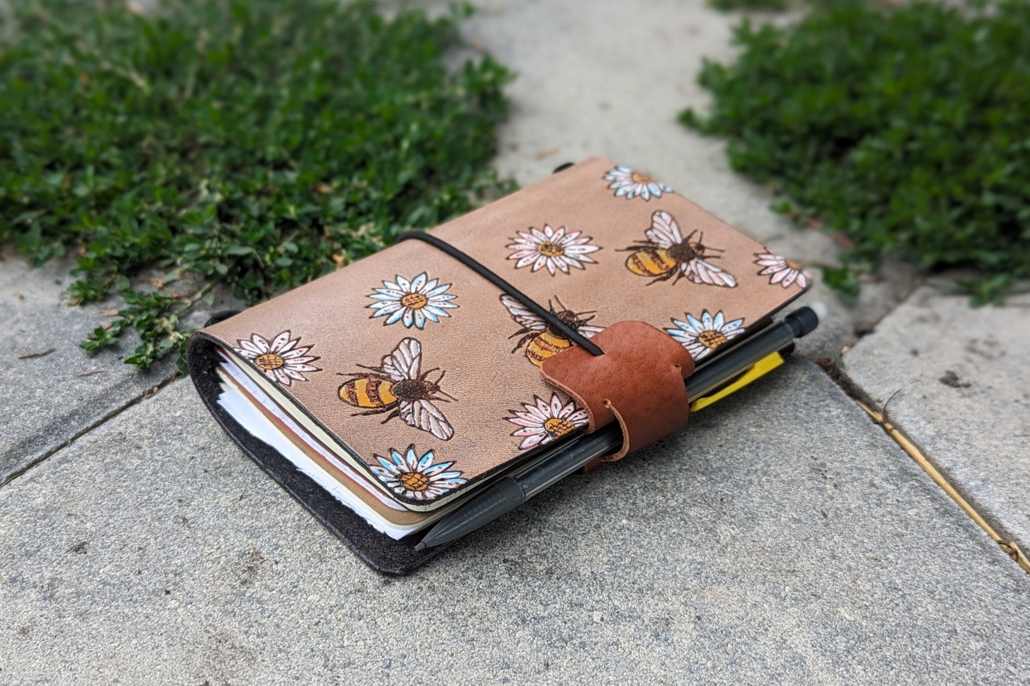 Creating a Traveller's Notebook – Rowsome Leather