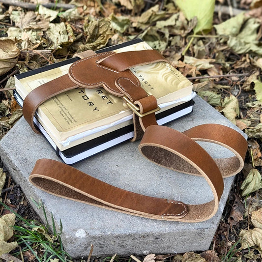 'The Brontë' | Heart-Shaped Book Strap in Tawny Brown