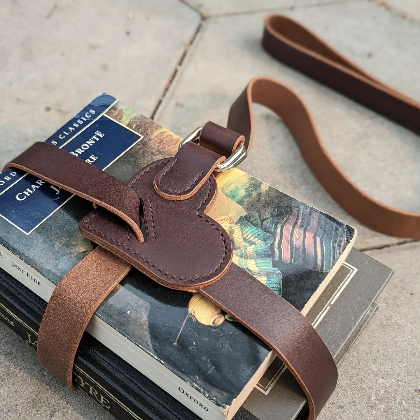 'The Brontë' | Heart-Shaped Book Strap in Berry Brown