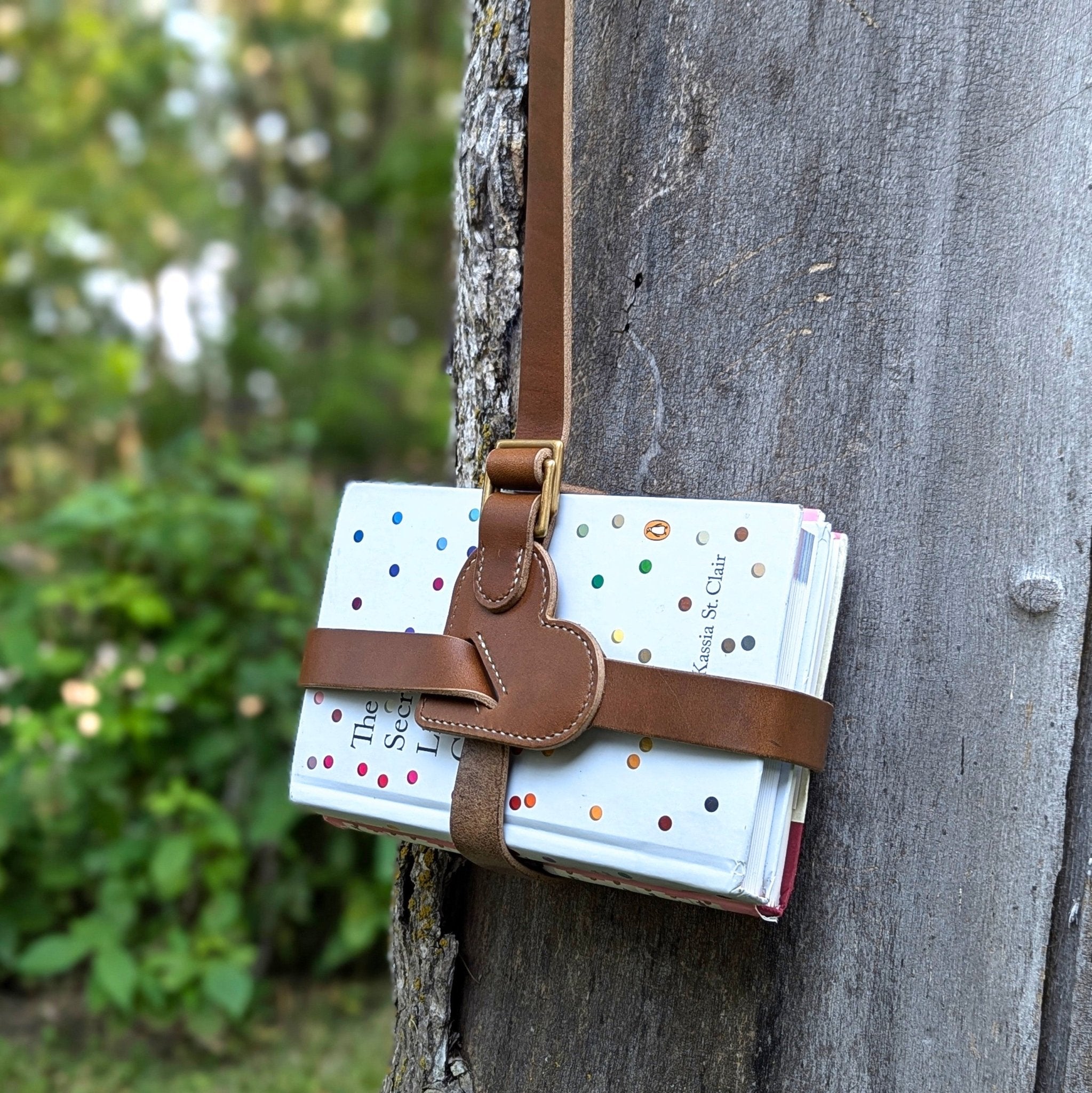 'The Brontë' | Heart-Shaped Book Strap in Tawny Brown
