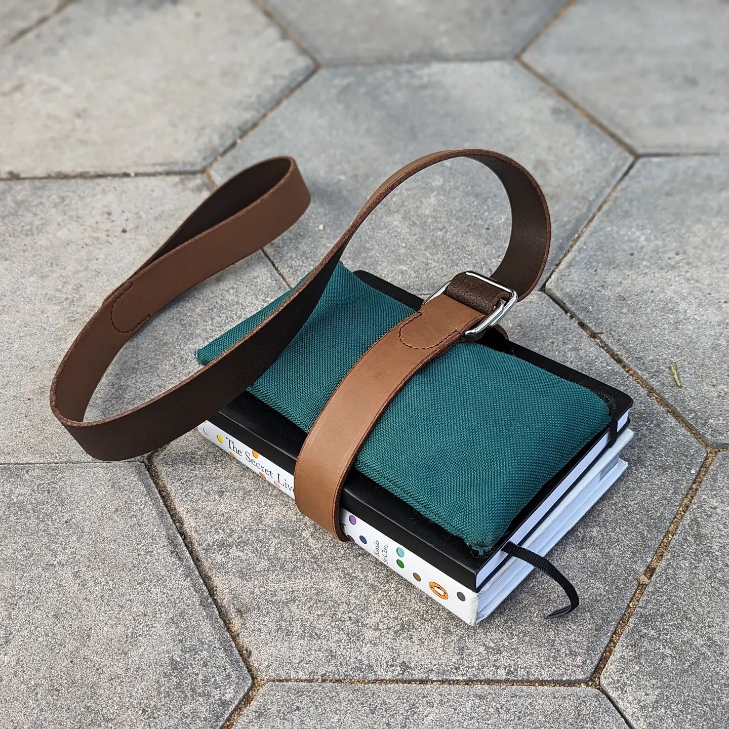 'The Byron' | Classic Book Belt in Brown Bison Leather