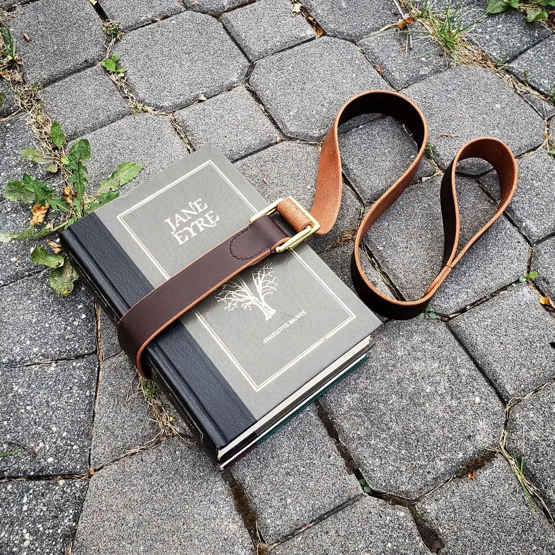 'The Byron' | Classic Book Belt in Berry Brown