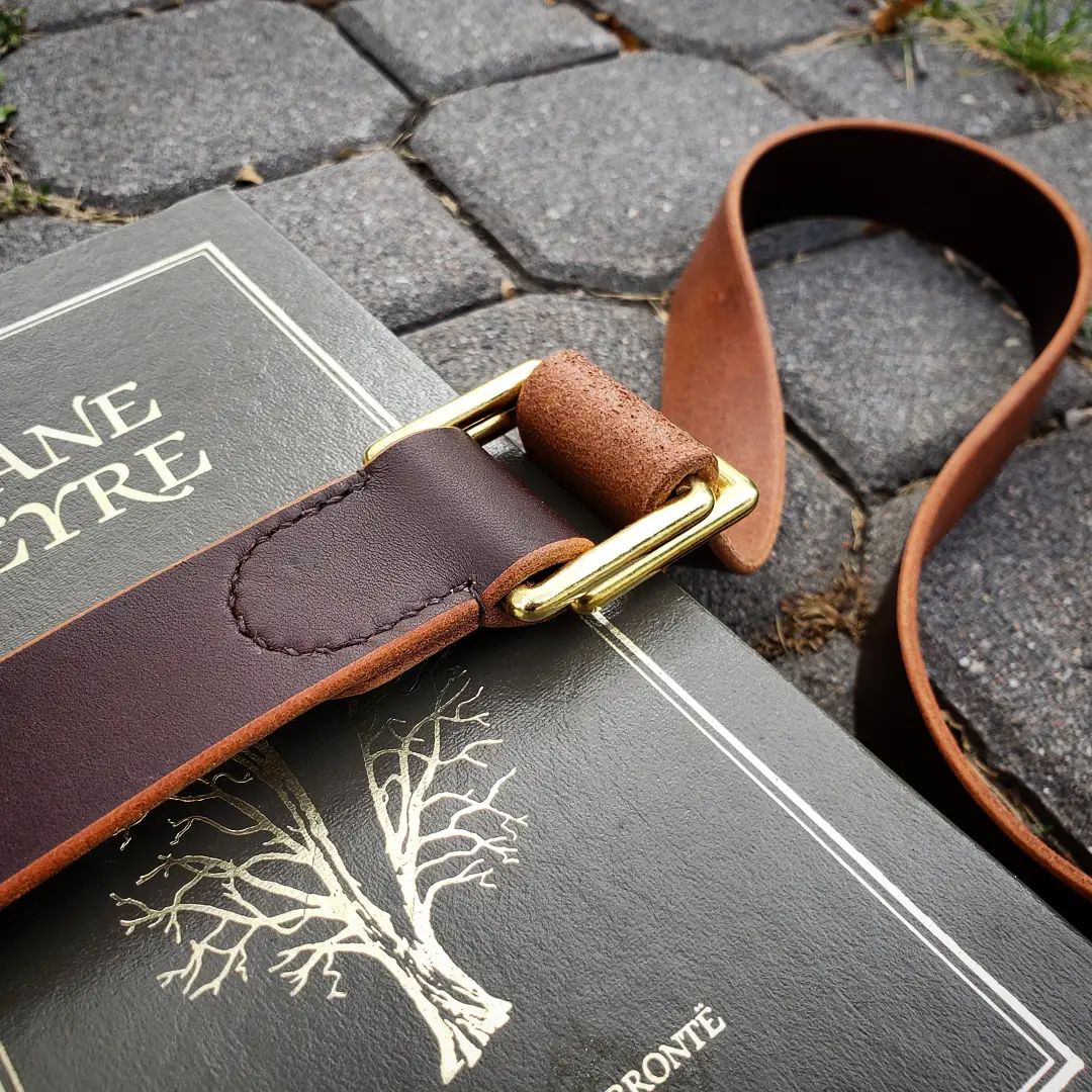 'The Byron' | Classic Book Belt in Berry Brown