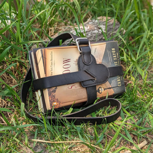 'The Brontë' | Heart-Shaped Book Strap in Coal Black