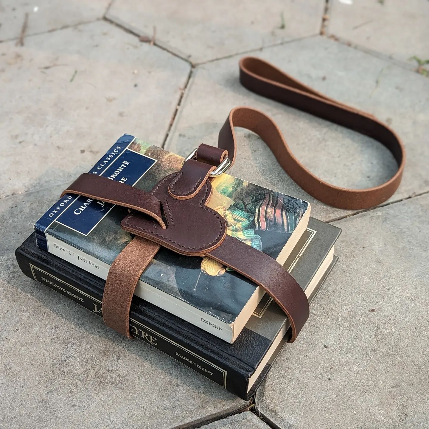 'The Brontë' | Heart-Shaped Book Strap in Berry Brown