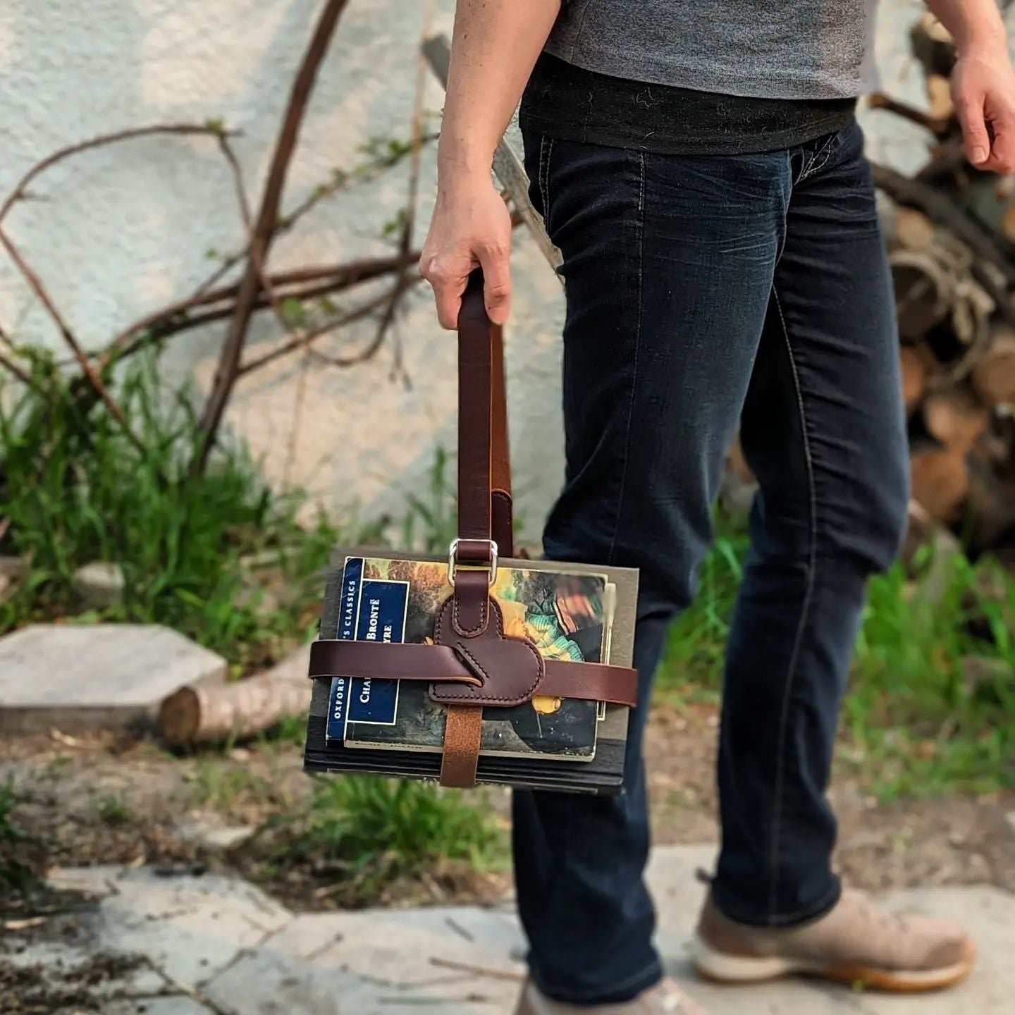 'The Brontë' | Heart-Shaped Book Strap in Tawny Brown