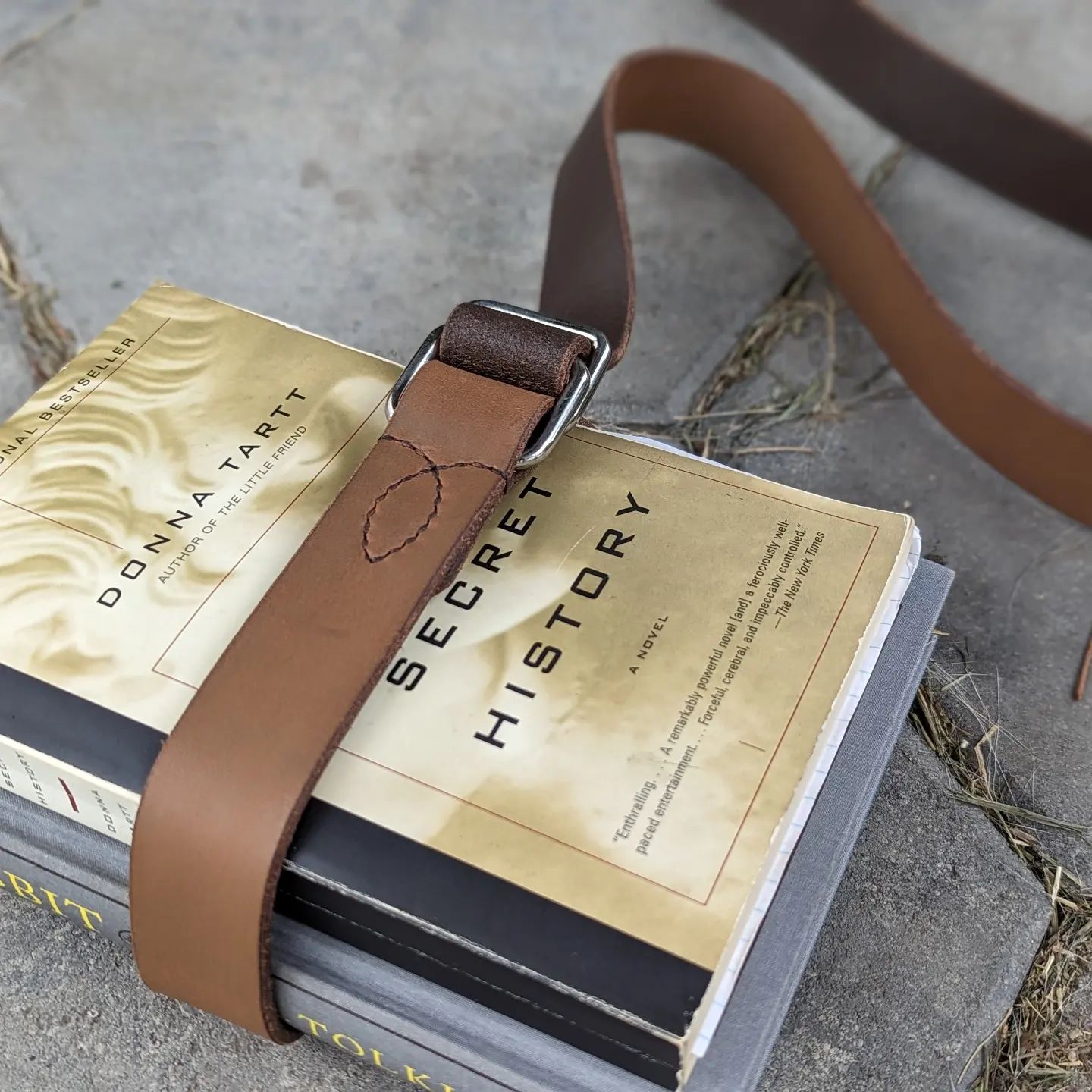 'The Byron' | Classic Book Belt in Brown Bison Leather