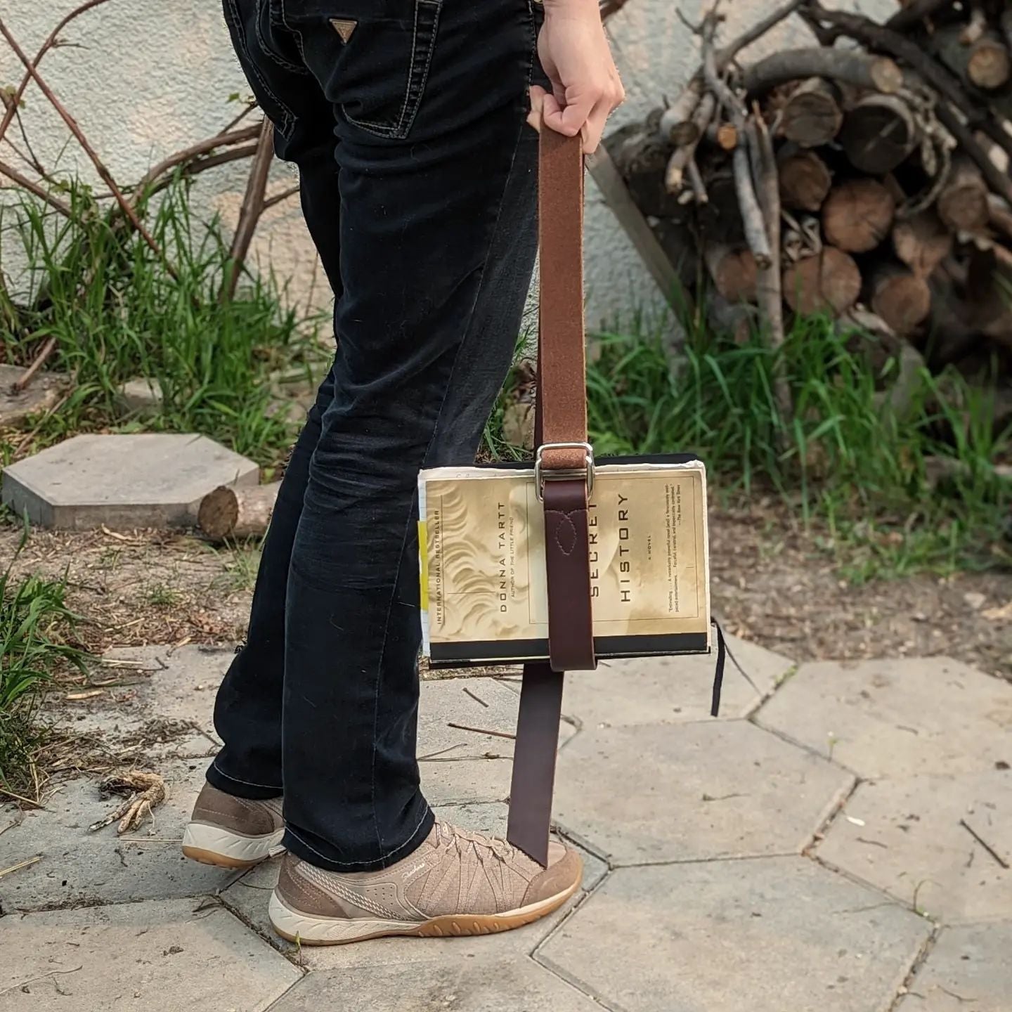 'The Hemingway' | Minimalist Book Belt in Coal Black