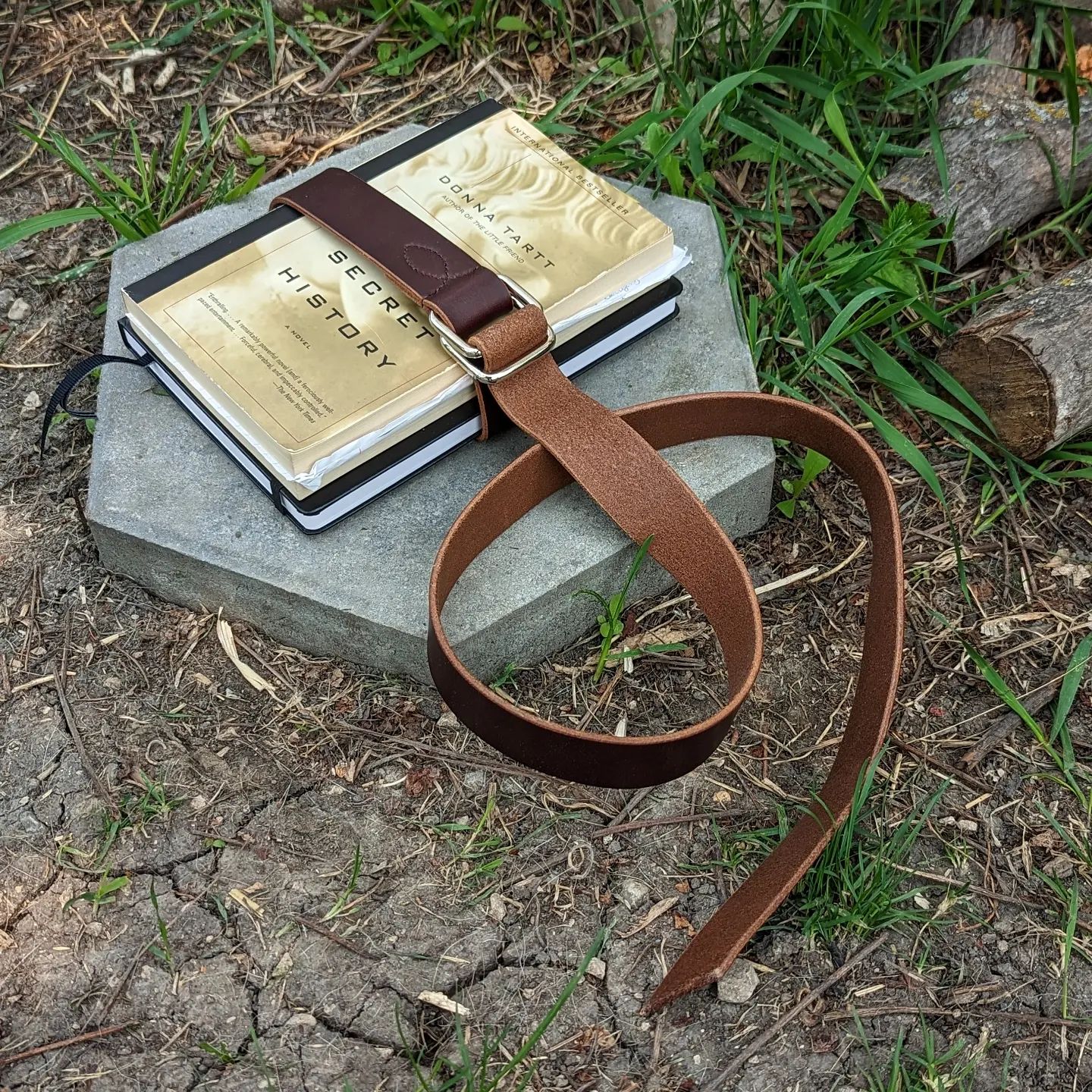 'The Hemingway' | Minimalist Book Belt in Berry Brown