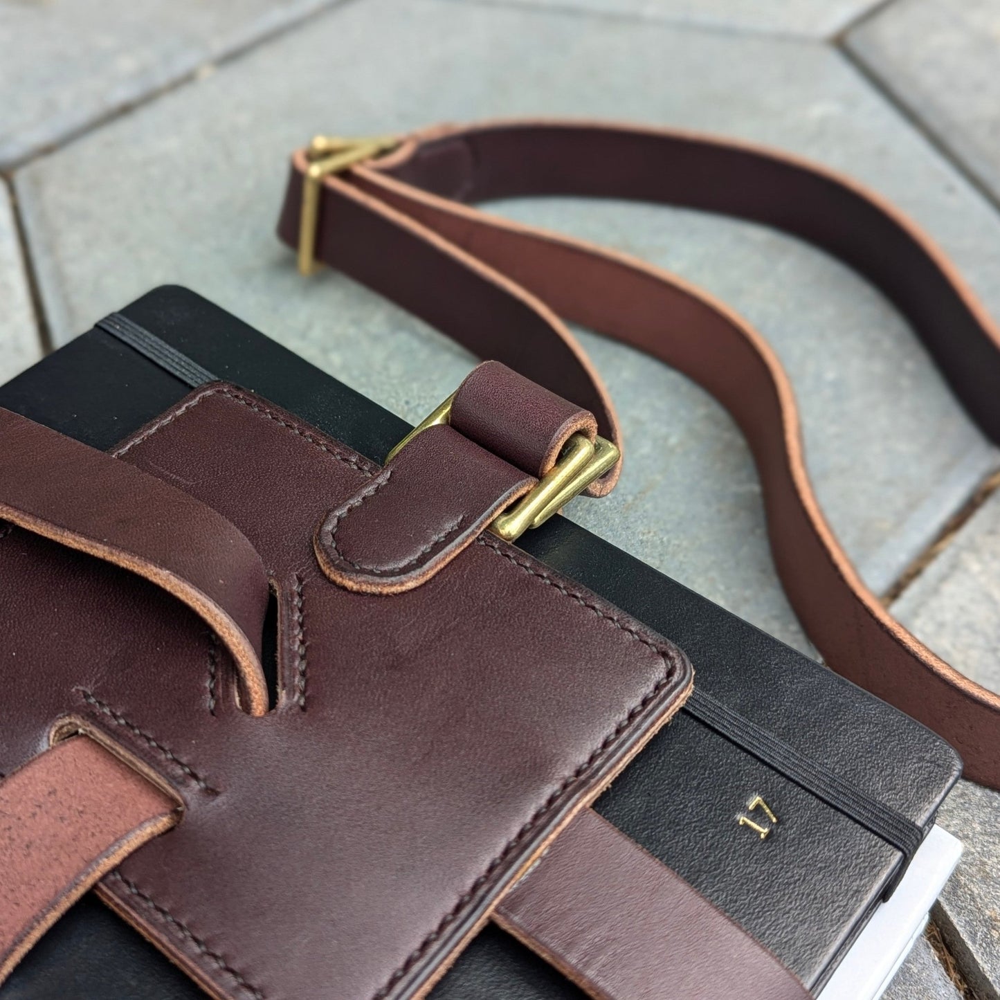 'The Shelley' | Traveller's Book Strap in Bridle Brown