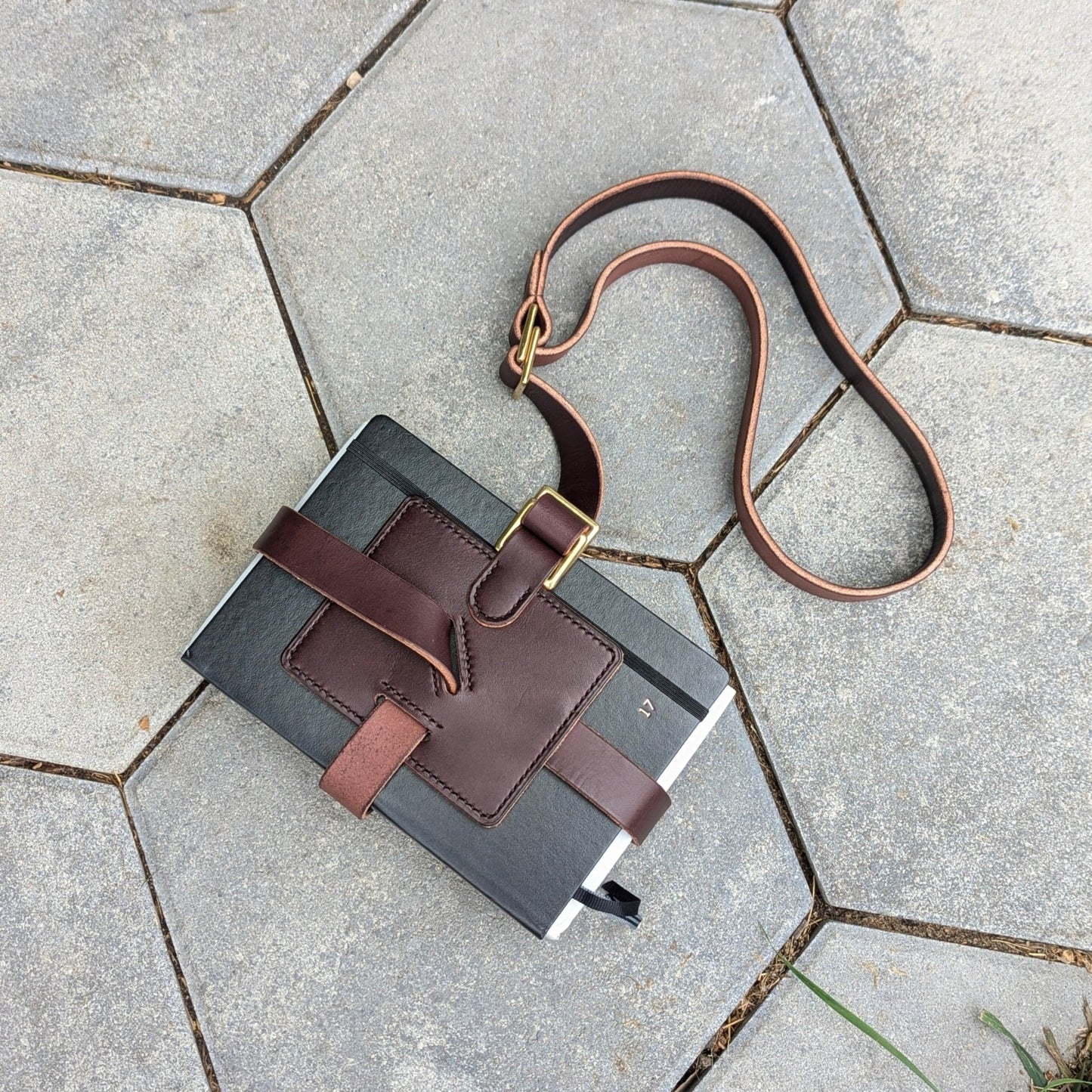 'The Shelley' | Traveller's Book Strap in Bridle Brown