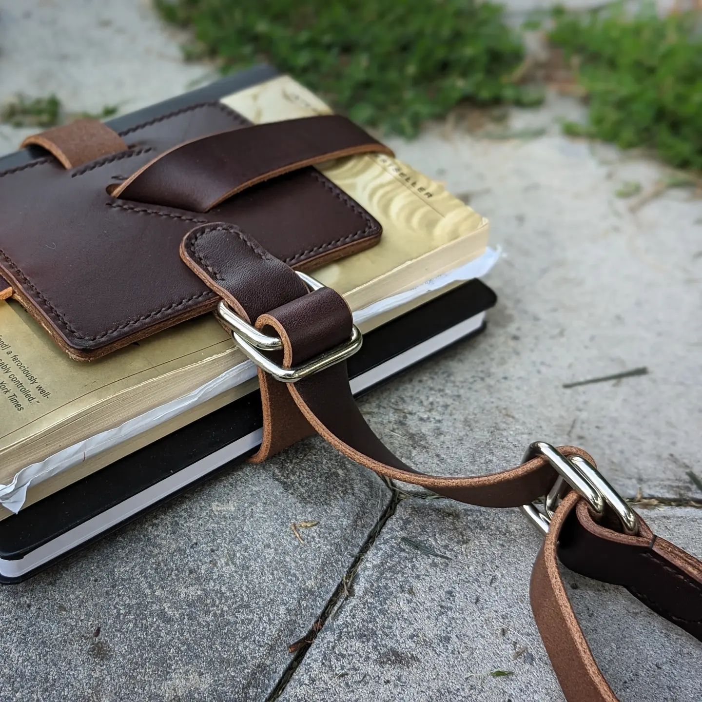 'The Shelley' | Traveller's Book Strap in Berry Brown