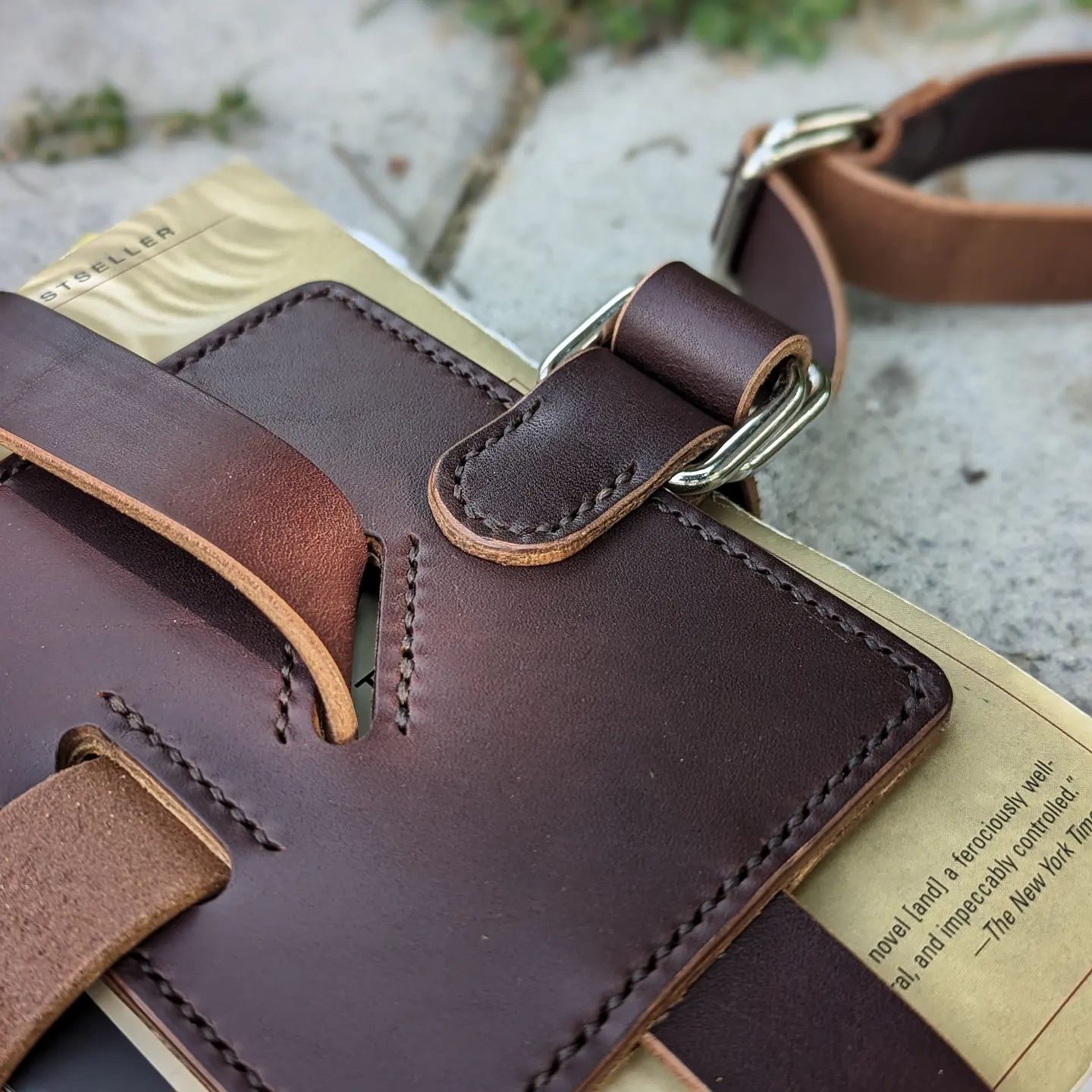 'The Shelley' | Traveller's Book Strap in Berry Brown