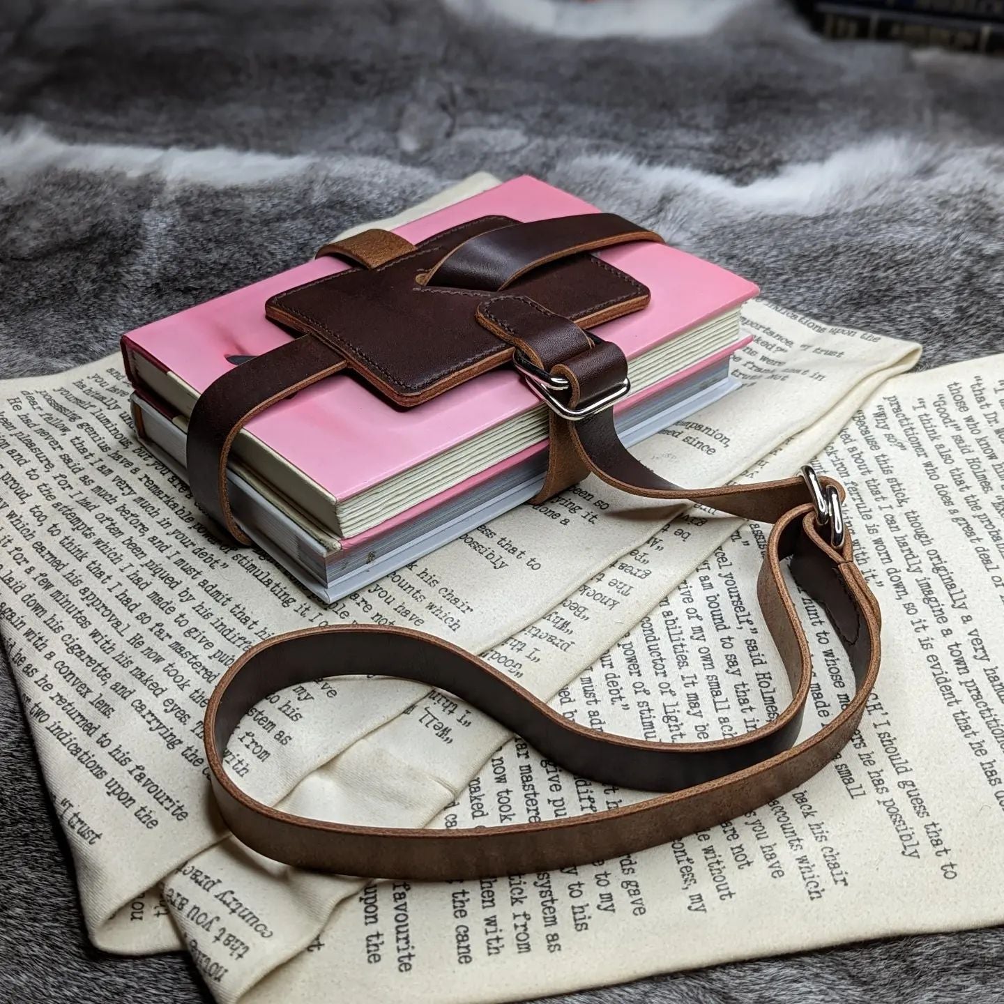 'The Shelley' | Traveller's Book Strap in Berry Brown