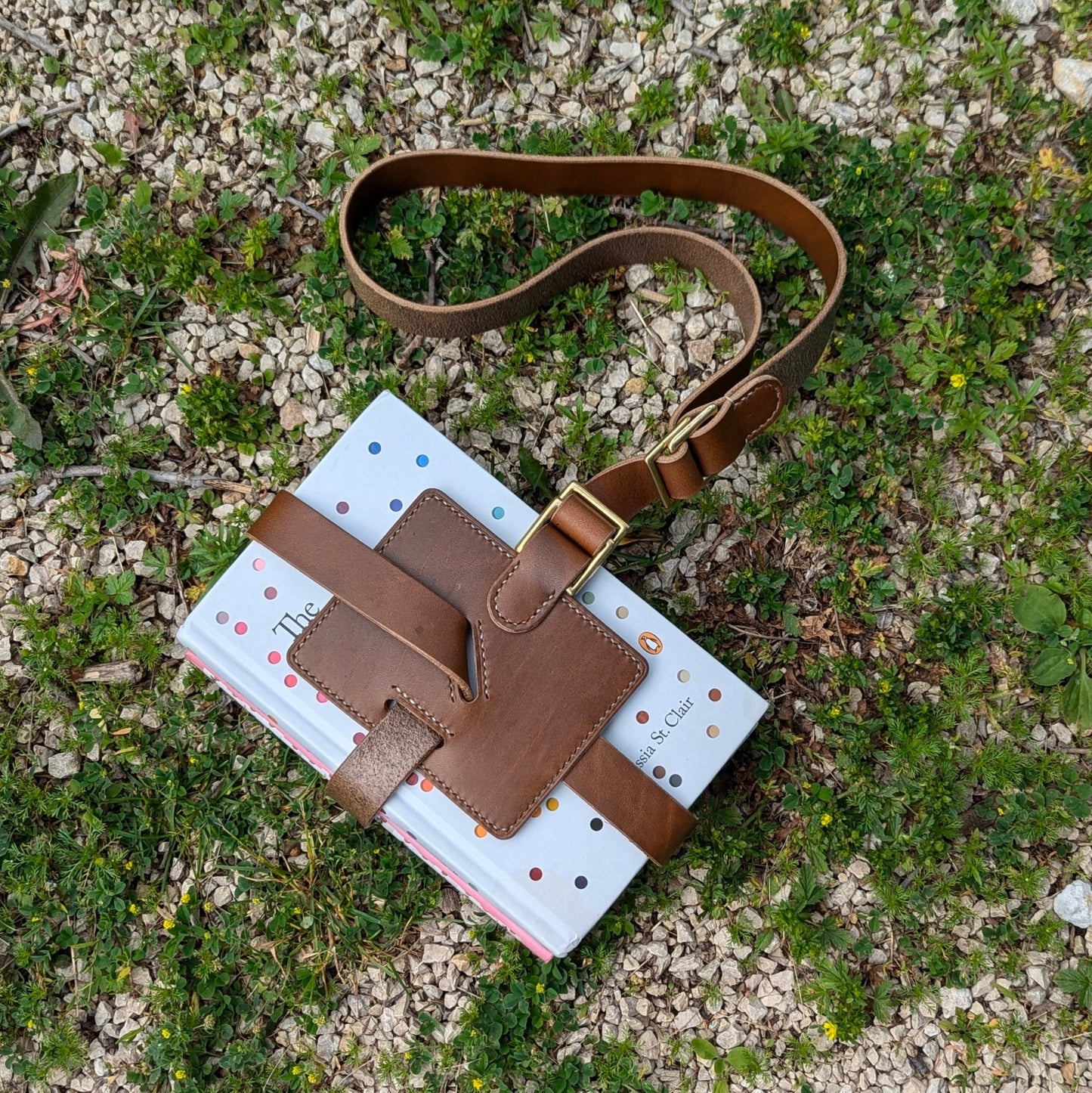 'The Shelley' | Traveller's Book Strap in Tawny Brown