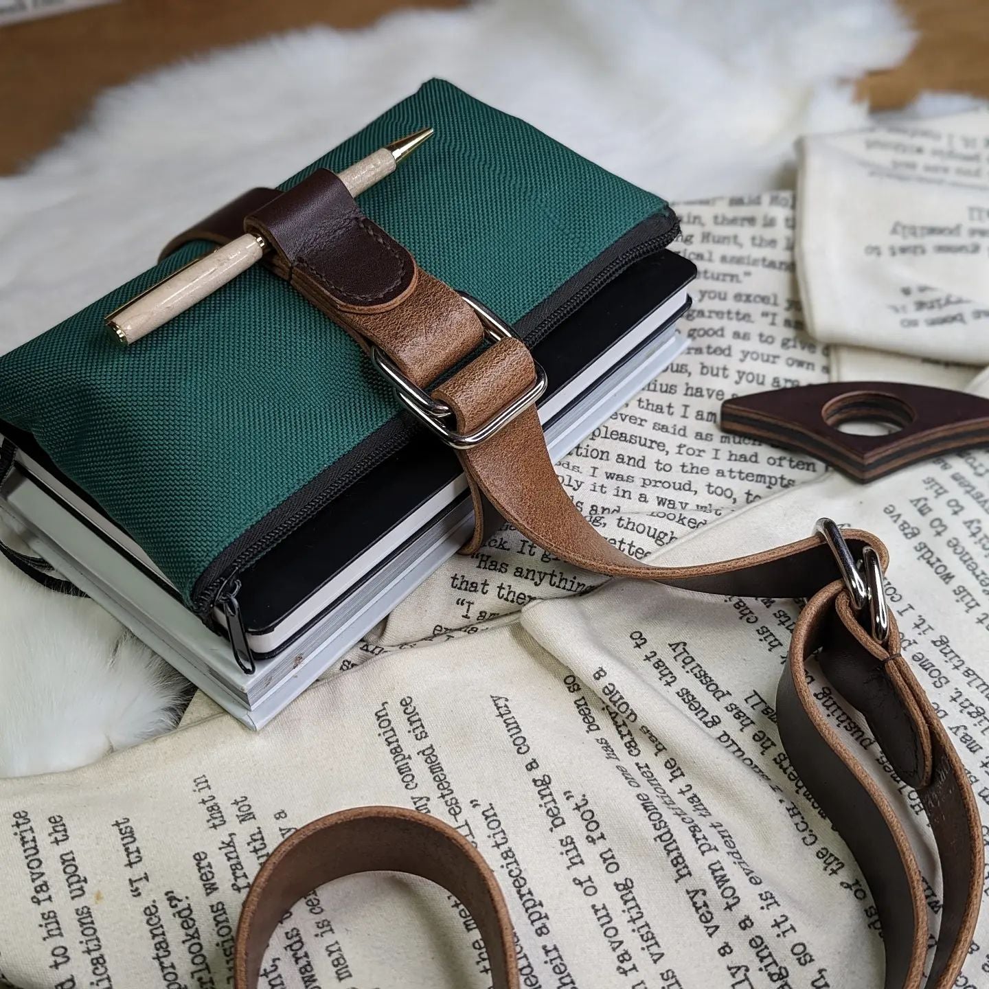 'The Woolf' | Journaling Book Belt in Berry Brown