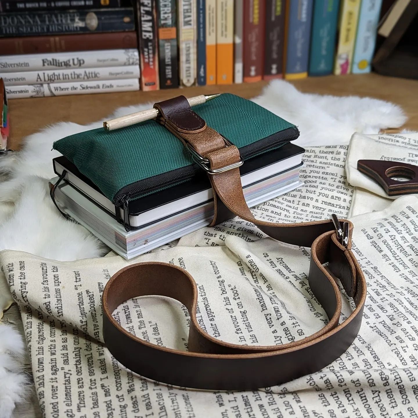 'The Woolf' | Journaling Book Belt in Berry Brown