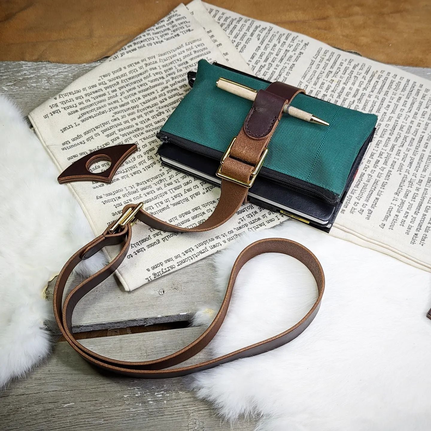 'The Woolf' | Journaling Book Belt in Berry Brown