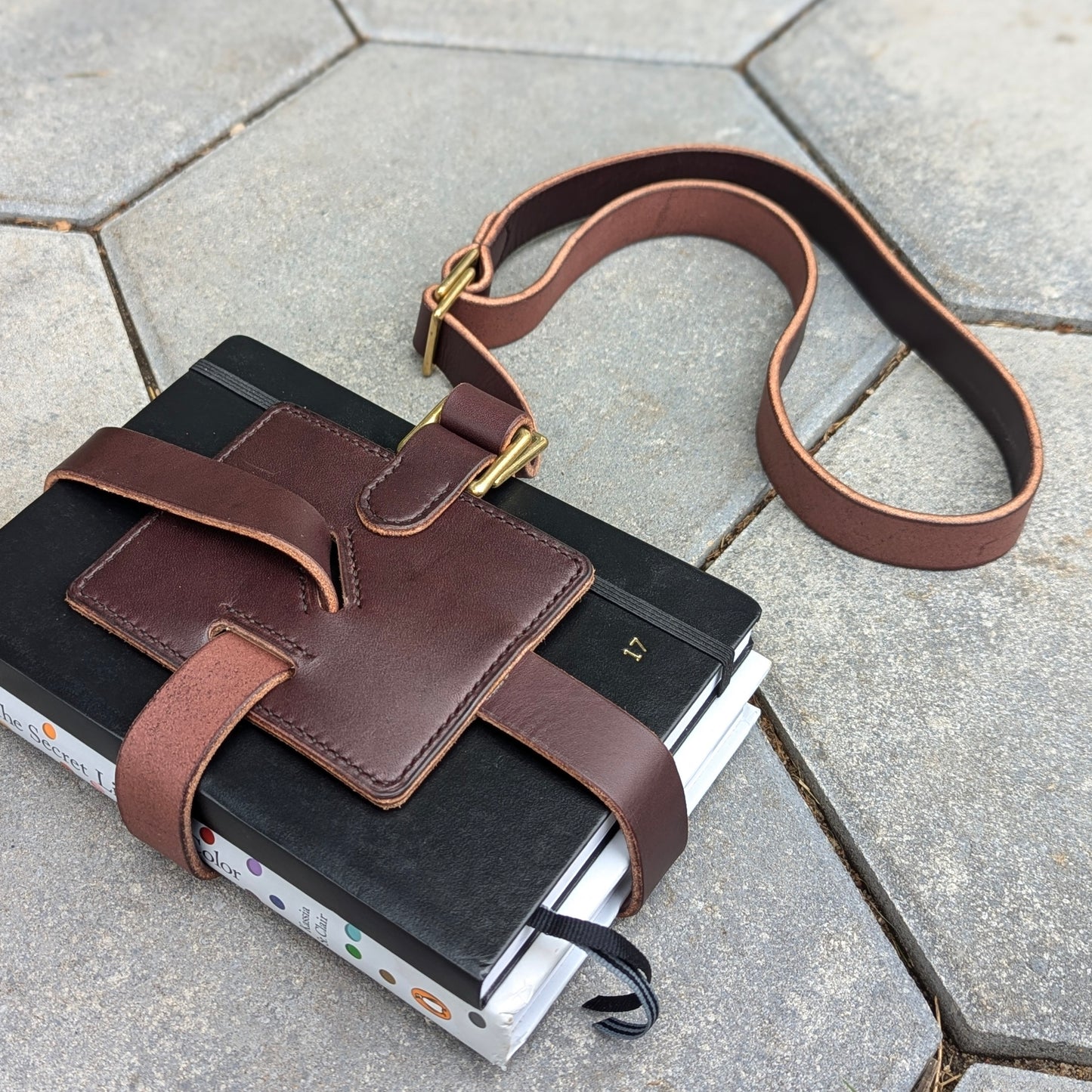 'The Shelley' | Traveller's Book Strap in Bridle Brown