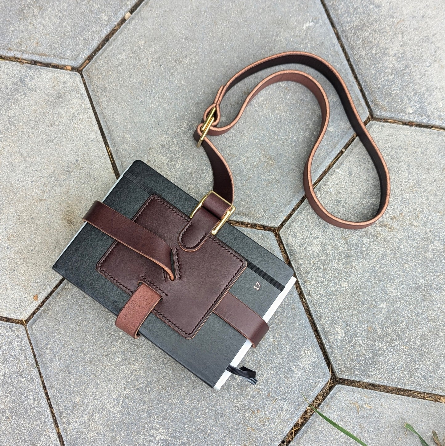 'The Shelley' | Traveller's Book Strap in Bridle Brown