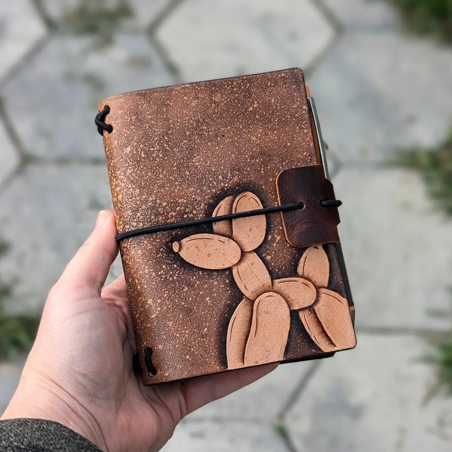 PASSPORT Traveller's Refillable Notebook | Tooled Balloon Dog #3