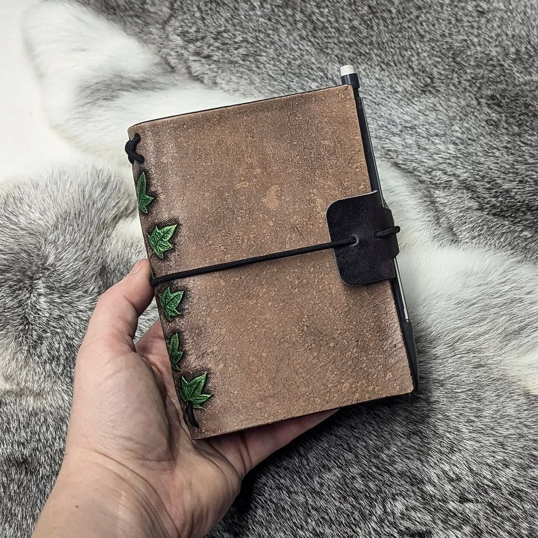 PASSPORT Traveller's Refillable Notebook | Tooled Ivy Vine