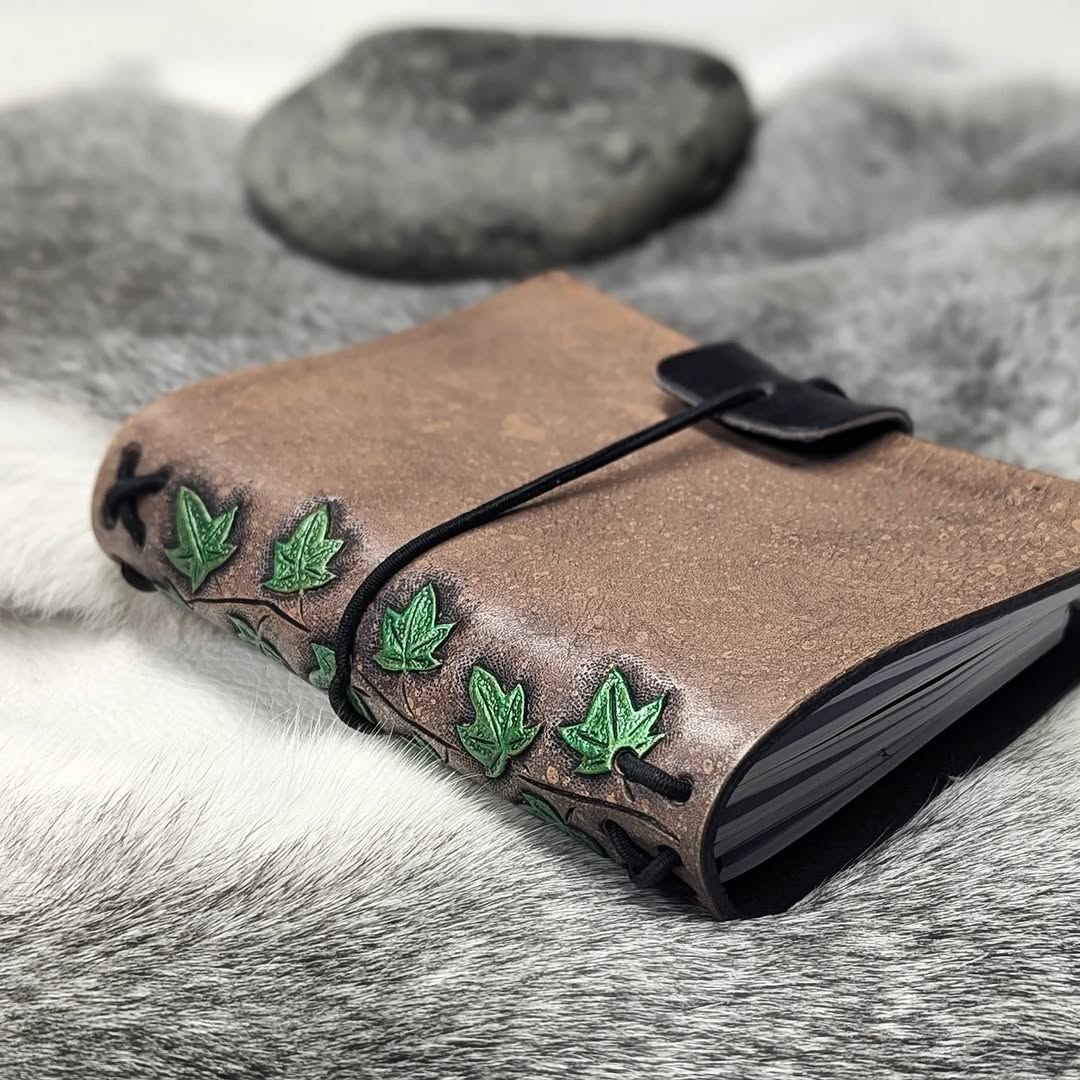 PASSPORT Traveller's Refillable Notebook | Tooled Ivy Vine