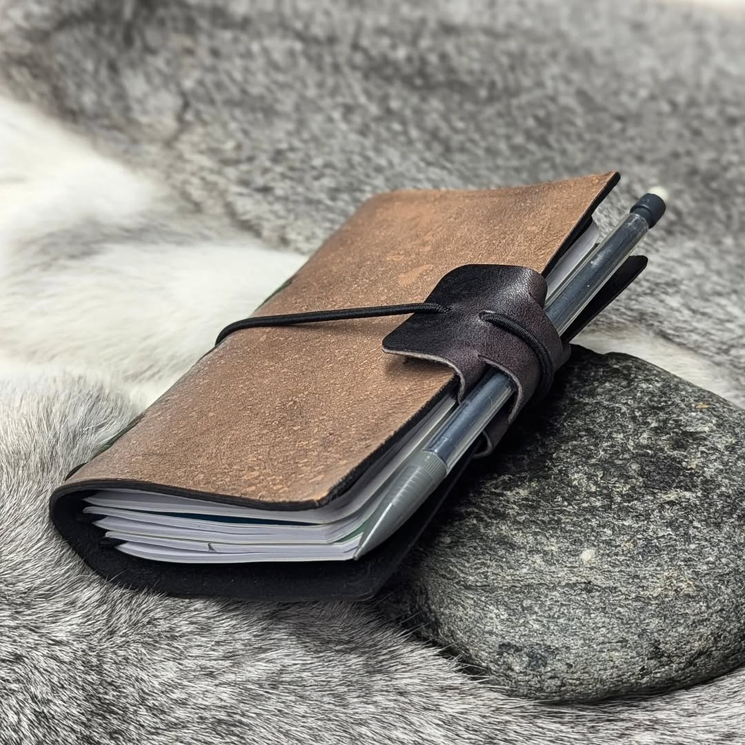 PASSPORT Traveller's Refillable Notebook | Tooled Ivy Vine