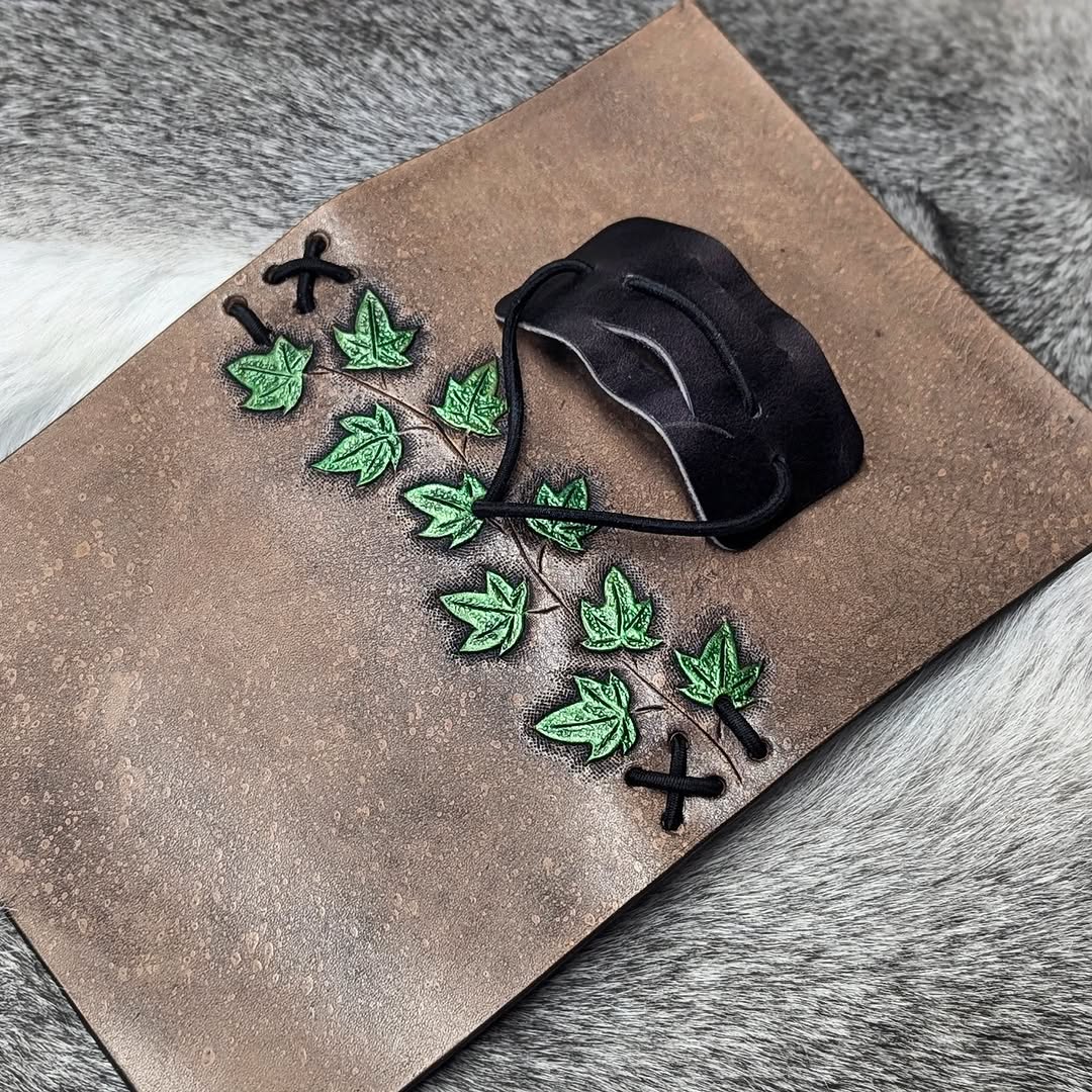 PASSPORT Traveller's Refillable Notebook | Tooled Ivy Vine
