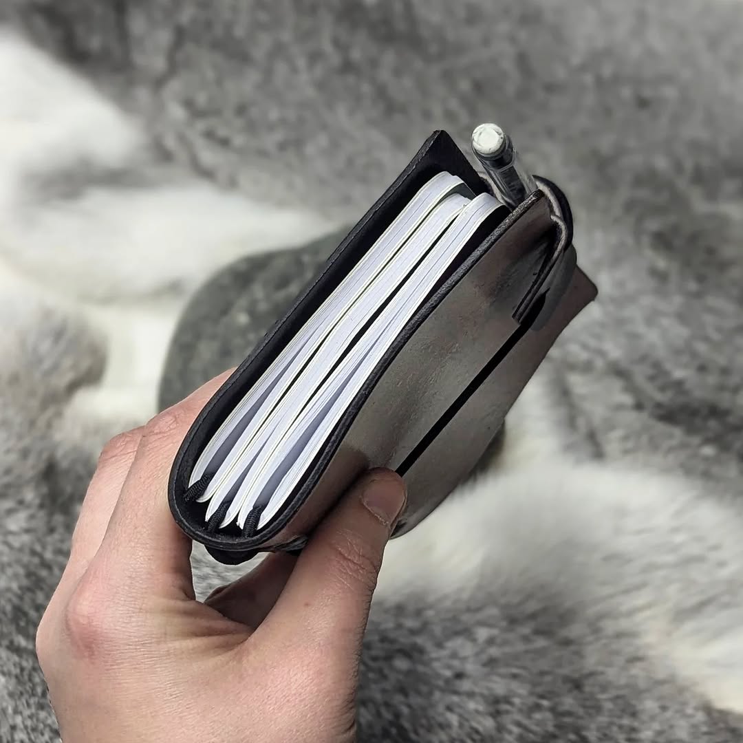 PASSPORT Traveller's Refillable Notebook | Tooled Ivy Vine